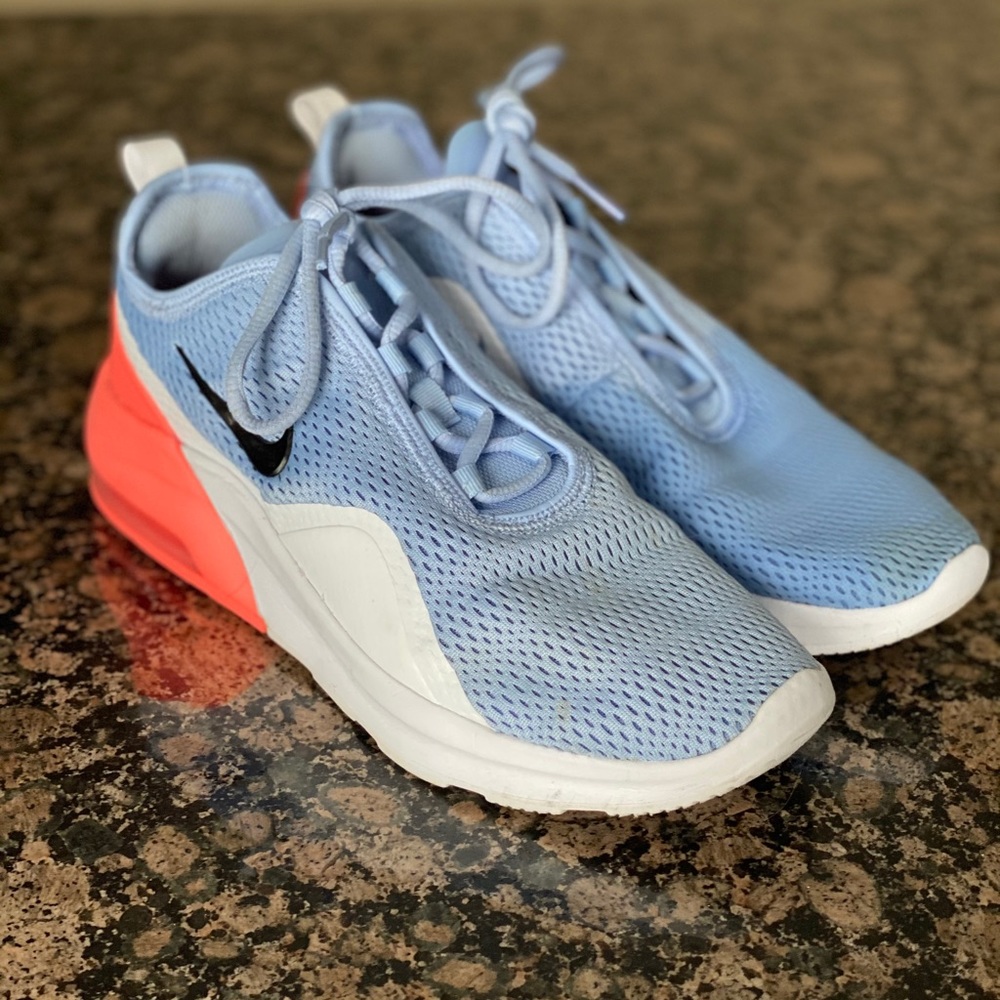 Nike Air Max Motion 2 size 9 1/2